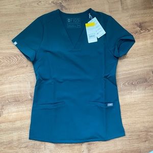FIGS Casma Three-Pocket Scrub Top Caribbean Blue